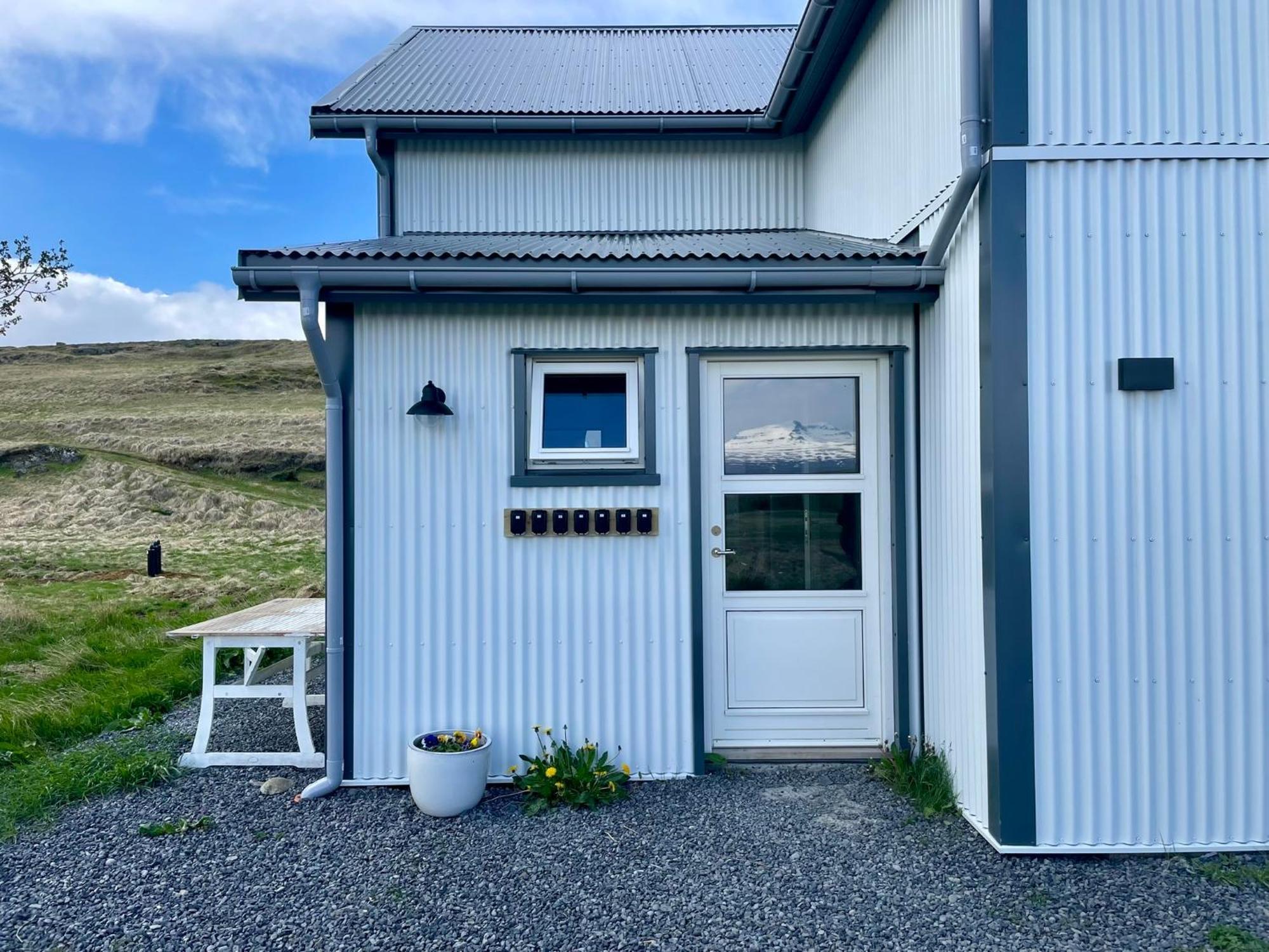 Lindarholl Guesthouse Stori-Bakki Eksteriør billede